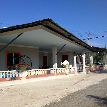 Homestay Koperasi Surau Alfalah Semporna Εξωτερικό φωτογραφία